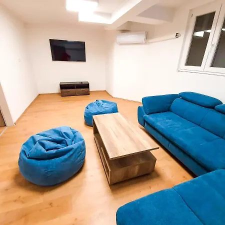 Retro Szallas, Bed & Breakfast